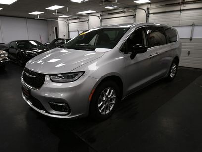 Used 2024 Chrysler Pacifica Touring-L