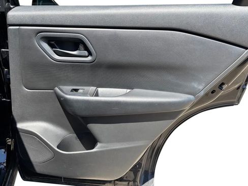 Used 2024 Nissan Rogue S FWD image 23