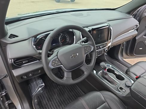 Used 2023 Chevrolet Traverse RS AWD/4WD image 17