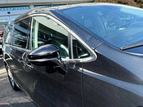 Used 2022 Chrysler Pacifica Touring-L FWD image 47