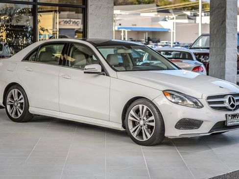 Used 2016 Mercedes-Benz E 350 Sedan w/ Premium Package image 4