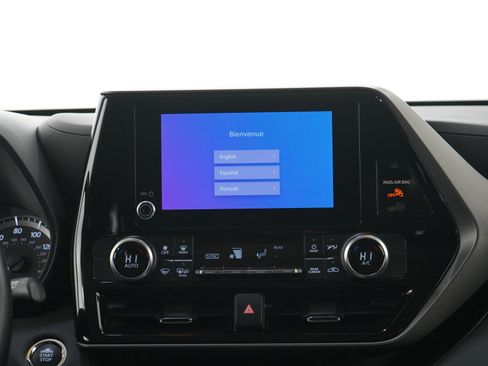 Used 2023 Toyota Highlander LE FWD image 15