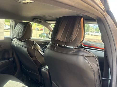 Used 2019 Toyota C-HR XLE FWD image 27