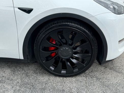 Used 2024 Tesla Model Y Performance AWD/4WD image 9