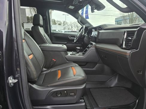 Used 2022 GMC Sierra 1500 AT4 w/ AT4 Premium Package image 11