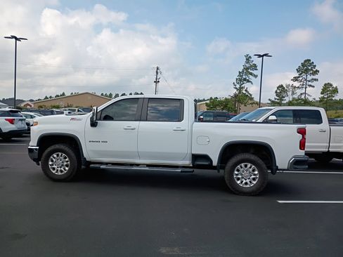 Used 2024 Chevrolet Silverado 2500 LT AWD/4WD image 9