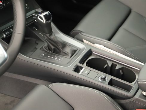 New 2025 Audi Q3 2.0T Premium image 16