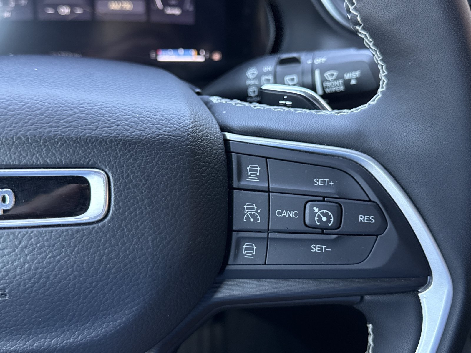 Used 2024 Jeep Grand Cherokee L Laredo AWD/4WD image 23