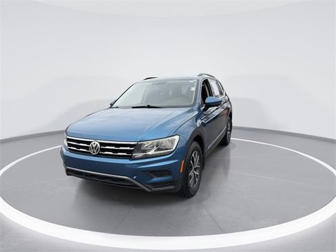 Used 2020 Volkswagen Tiguan SEL image 3
