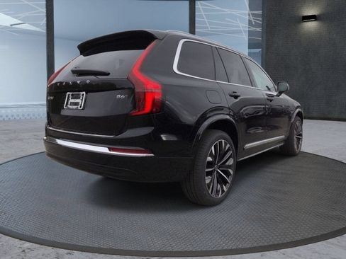 Used 2026 Volvo XC90 B6 Plus w/ Protection Package Premier AWD/4WD image 4