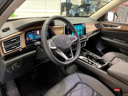 New 2026 Volkswagen Atlas SE image 8