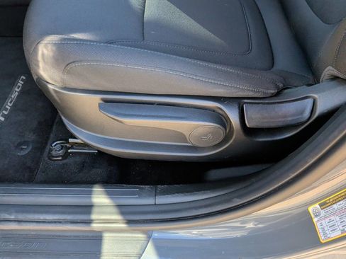 Used 2024 Hyundai Tucson SE image 13