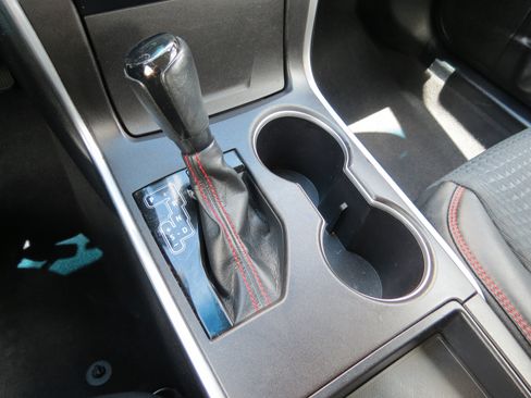 Used 2015 Toyota Camry SE FWD image 19