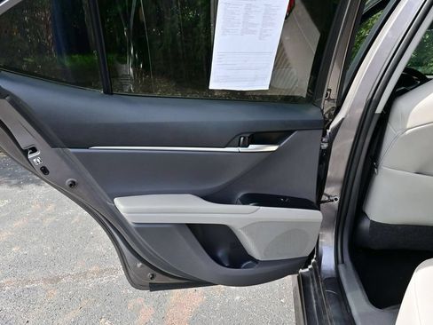 Used 2018 Toyota Camry SE w/ Moonroof Package FWD image 33
