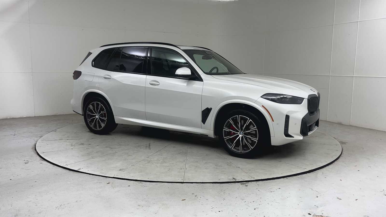 Used 2025 BMW X5 xDrive40i w/ M Sport Package AWD/4WD image 8