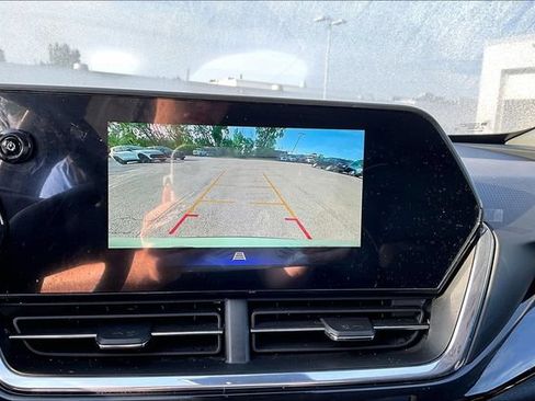 Used 2025 Chevrolet Trax ACTIV w/ Sunroof Package FWD image 21