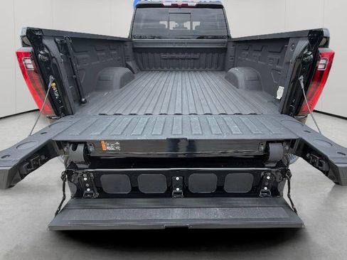 Used 2024 GMC Sierra 2500 Denali AWD/4WD image 30