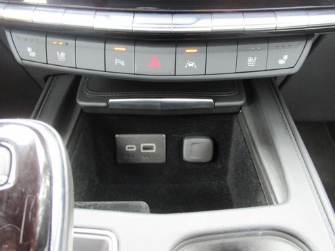 Certified 2025 Cadillac XT4 Sport AWD/4WD image 30