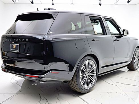 Used 2025 Land Rover Range Rover SE AWD/4WD image 11
