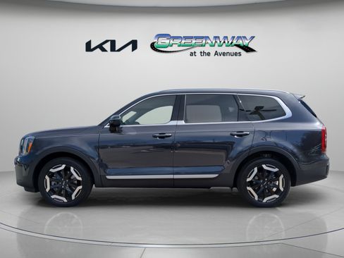 Used 2025 Kia Telluride S FWD image 2