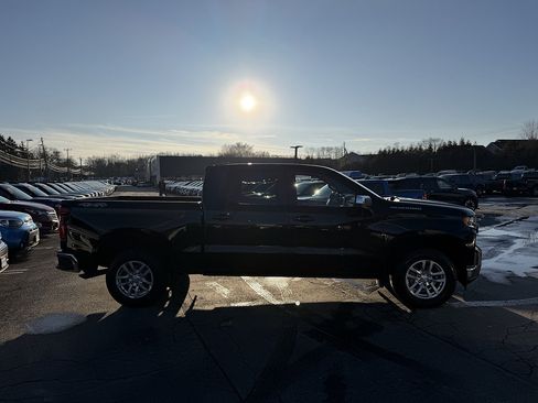 Used 2022 Chevrolet Silverado 1500 LT AWD/4WD image 6