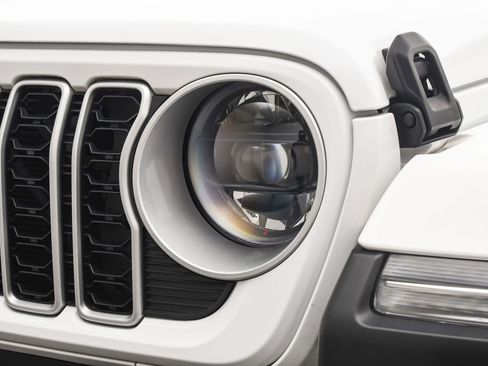 Used 2024 Jeep Wrangler Sahara image 26