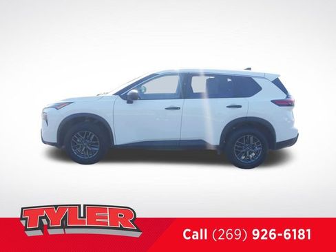 Used 2024 Nissan Rogue S FWD image 4