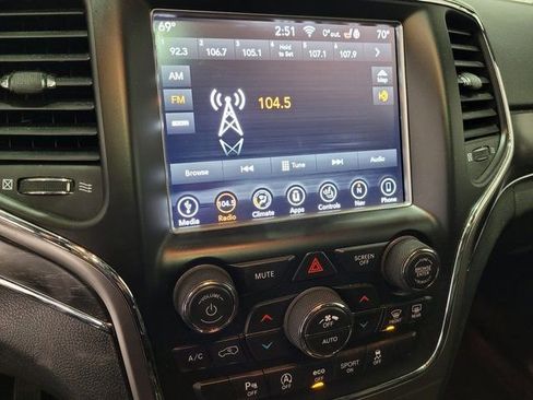 Used 2018 Jeep Grand Cherokee Limited image 38