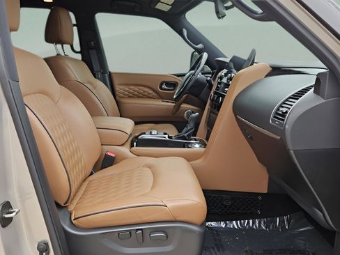Used 2024 INFINITI QX80 Sensory image 11