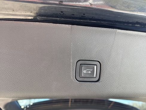 Used 2023 Chevrolet Traverse Premier w/ Redline Edition image 24