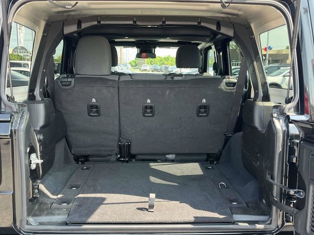 Used 2025 Jeep Wrangler Unlimited Sahara AWD/4WD image 20