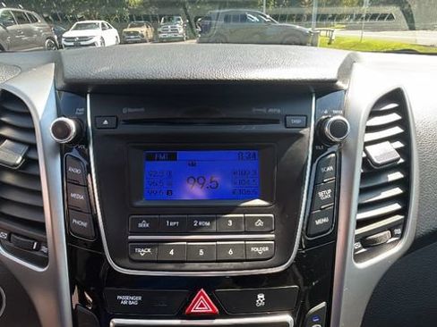 Used 2016 Hyundai Elantra GT FWD image 23