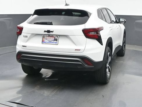 Used 2025 Chevrolet Trax RS w/ Sunroof Package FWD image 5