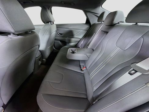 Used 2025 Hyundai Elantra SEL FWD image 27