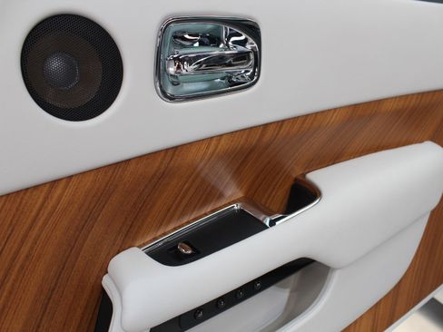 Used 2014 Rolls-Royce Wraith RWD image 61