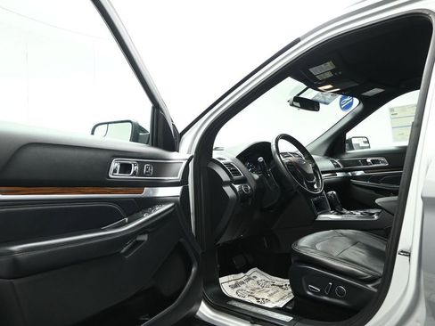 Certified 2018 Ford Explorer Limited image 9