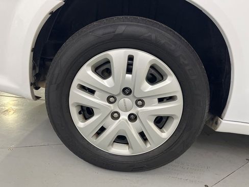 Used 2018 Dodge Grand Caravan SE FWD image 16