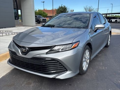Used 2019 Toyota Camry LE w/ Convenience Package image 2