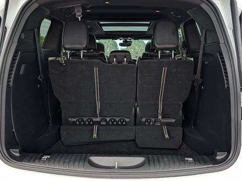 Used 2025 Chrysler Pacifica Limited FWD image 18