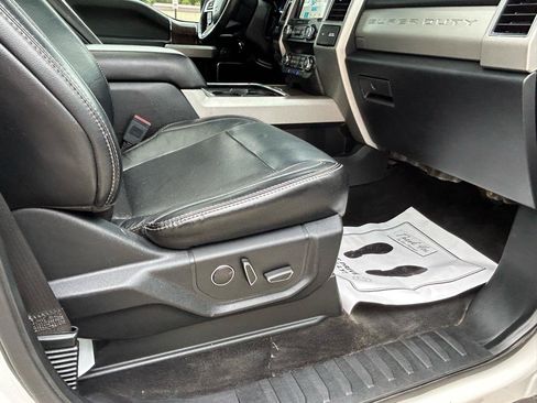 Used 2019 Ford F250 Lariat w/ Lariat Ultimate Package AWD/4WD image 13