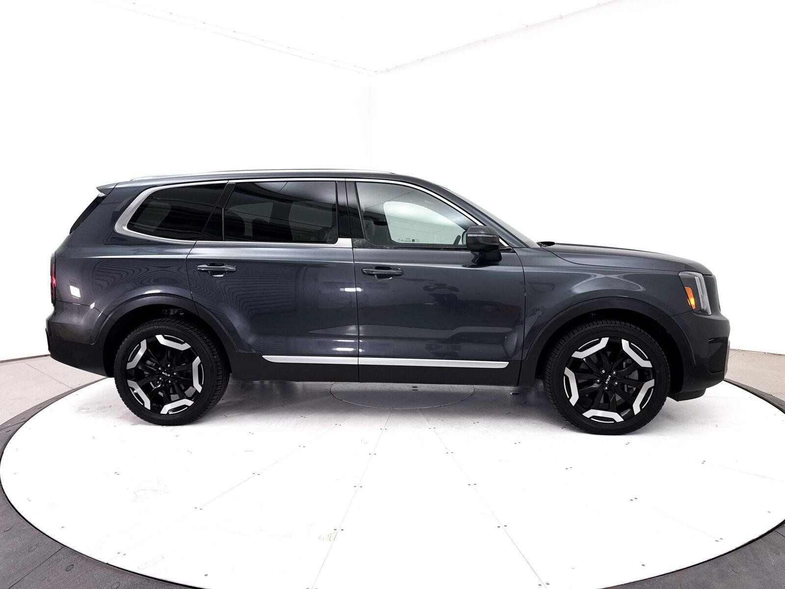 Used 2024 Kia Telluride EX w/ EX Captain's Chair Package AWD/4WD image 43