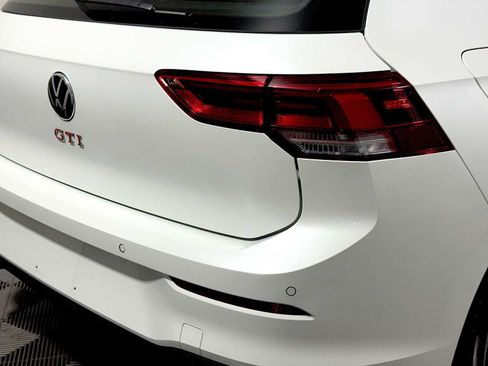 Used 2026 Volkswagen GTI SE FWD image 28