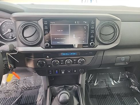 Used 2021 Toyota Tacoma TRD Off-Road AWD/4WD image 18