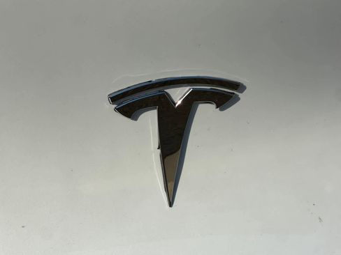 Used 2023 Tesla Model Y Long Range image 17