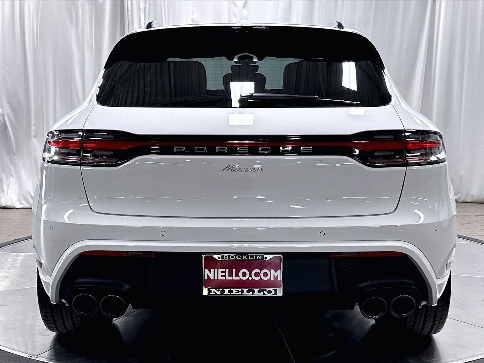 Used 2026 Porsche Macan AWD/4WD image 8