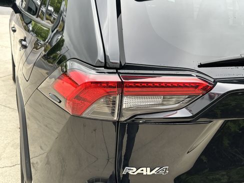 Certified 2022 Toyota RAV4 XLE w/ Convenience Package AWD/4WD image 12