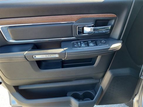 Used 2018 RAM 1500 Laramie image 22