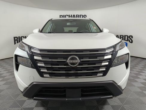 Used 2024 Nissan Rogue SV FWD image 3