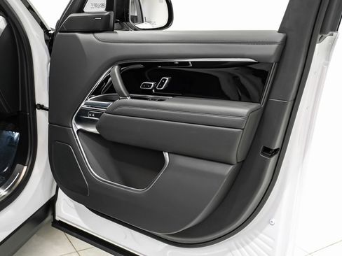 Used 2025 Land Rover Range Rover Long Wheelbase SE image 39