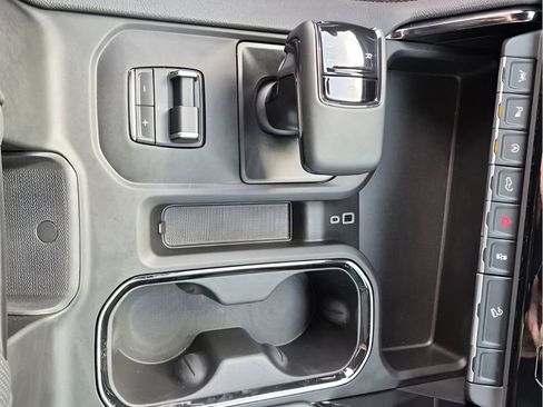 Used 2024 GMC Sierra 1500 AT4 w/ Technology Package AWD/4WD image 43